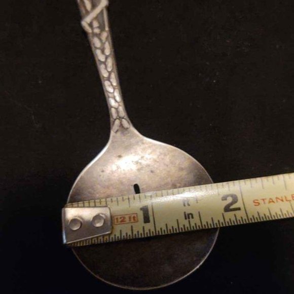 VINTAGE CARLTON SIVLER PLATE PLANTERS MR. PEANUT SLOTTED SPOON 5 1/4" Long - Picture 2 of 9